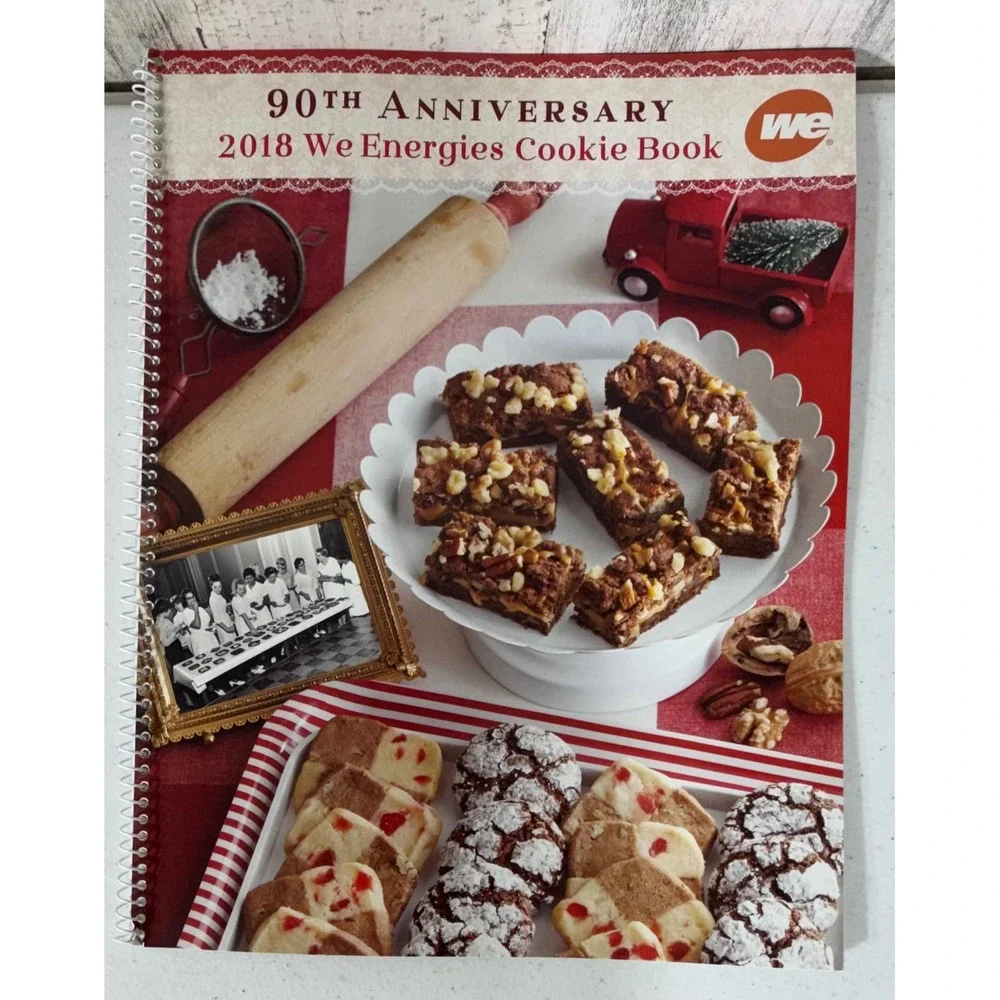 We Energies Cookie Book Lot 6 2016-2019 2021-2022 Wisconsin Holiday Recipes